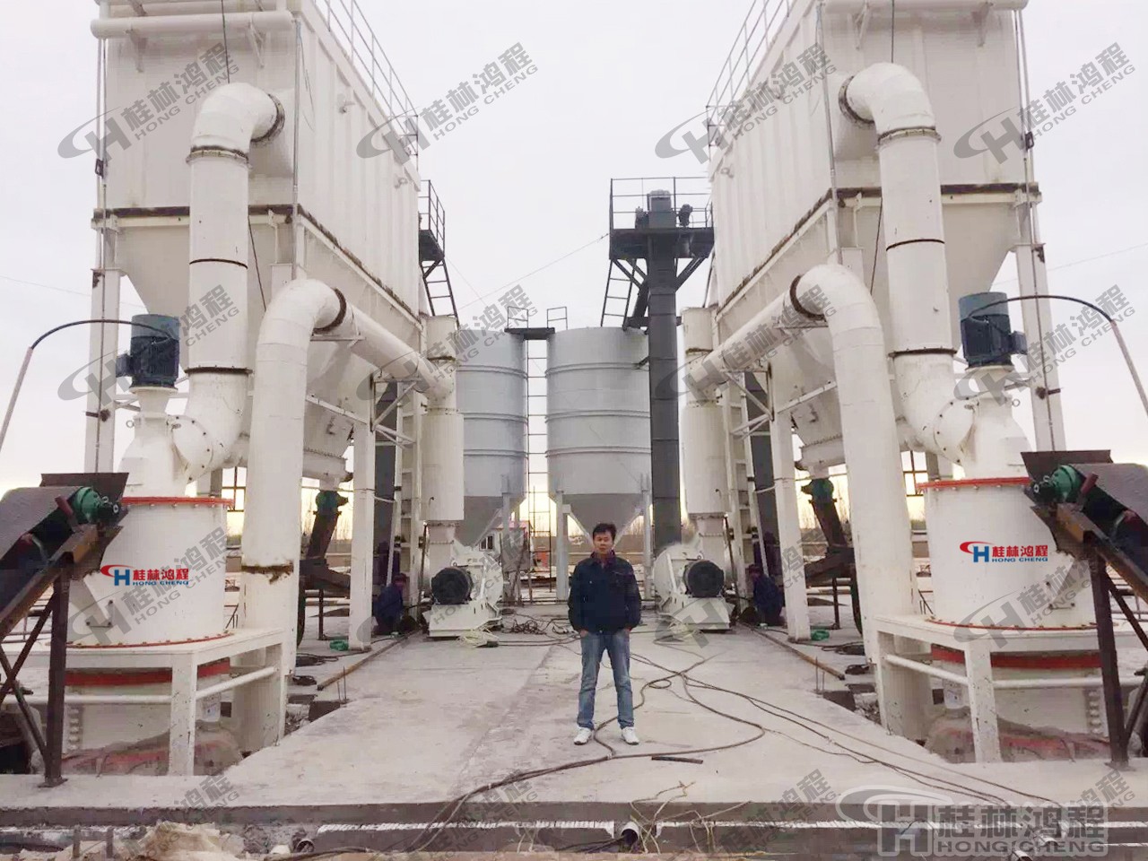 桂林鴻程碳酸鈣微粉磨HCH超細(xì)環(huán)輥磨 桂林鴻程碳酸鈣微粉磨HCH超細(xì)環(huán)輥磨