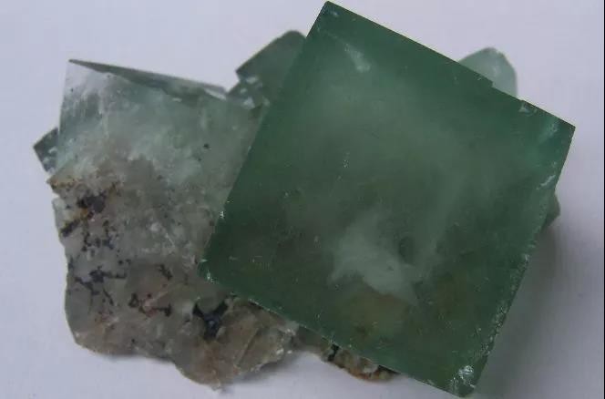 江西發現省內螢石礦儲量超500萬噸 江西發現省內螢石礦儲量超500萬噸